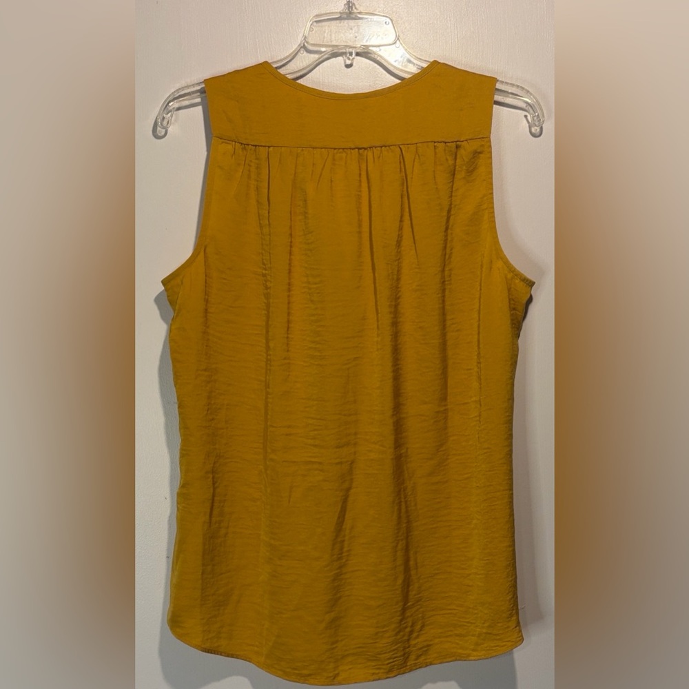 Cabi- BUNDLE! 2 Sleeveless Hi-Low Blouse Tops Floral Stripe + Gold Tie- Size M - Picture 7 of 9